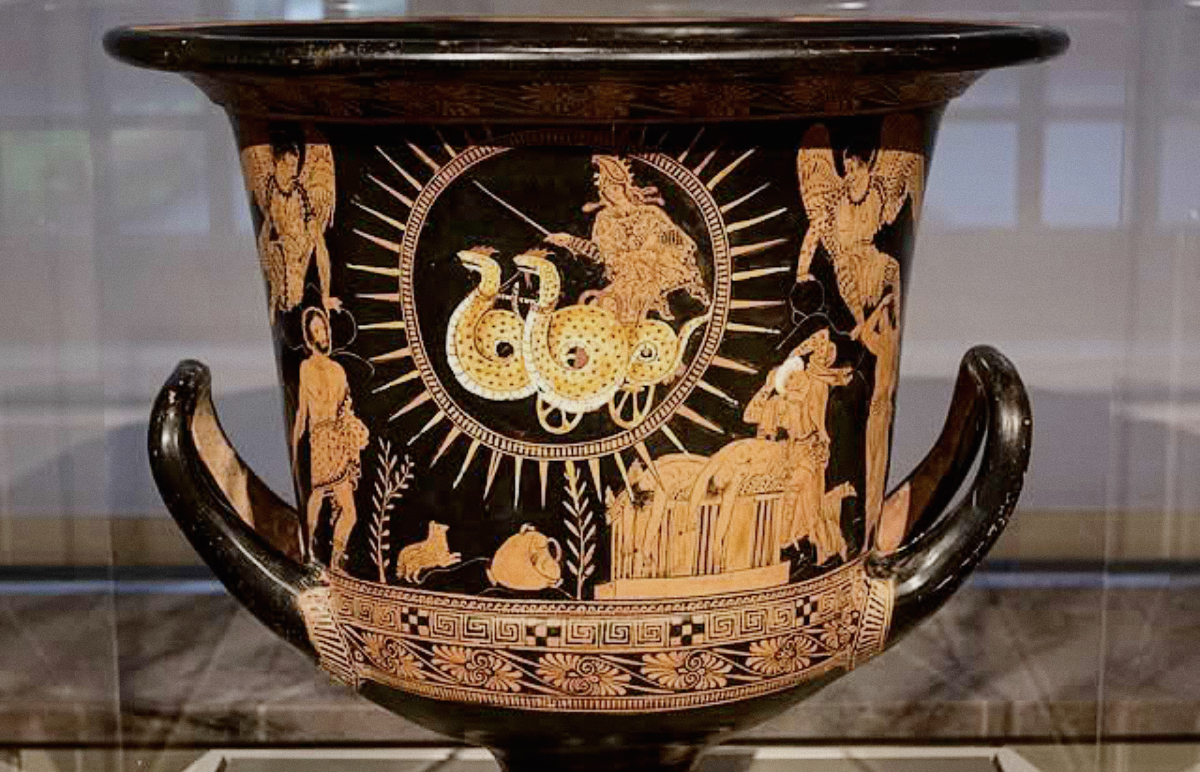 Fra Euripides’ tragedie (400 f.kr.). Medea unnslipper konsekvenser etter at hun har drept sine egne barn — ved å fly til himmelen i en dragevogn. Rundt henne stråler et solhjul, som understreker det guddommelige ved hennes himmelfart.